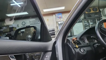 BENZ C-CLASS 솔라가드 새턴 반반사 열차단 썬팅 재시공 및 만도 ZX70 2채널 블랙박스 설치  , 시공 by 용인 블루존