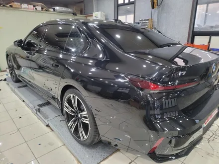 BMW i7 고광택 블랙유광 전체 크롬죽이기 시공 <대구랩핑><대구PPF> / 대구 수성구 황금동