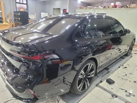 BMW i7 고광택 블랙유광 전체 크롬죽이기 시공 <대구랩핑><대구PPF> / 대구 수성구 황금동