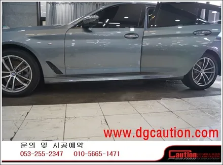BMW G30 520D 앞범퍼 전체 PPF 및 도어컵 도어엣지 라이트 PPF & 사이드 M 퍼포먼스 데칼 시공사진입니다. #대구랩핑 #대구PPF #대구래핑 #자동차보호필름 / 대구 수성구 황금동