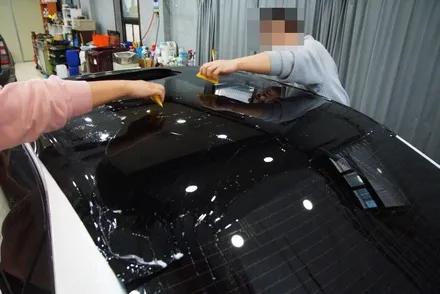 BENZ E220 탑폴리에 루프스킨 시공<대구랩핑><대구PPF> / 대구 수성구 황금동