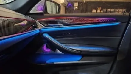 춘천엠비언트bmw5시리즈(520d)G30 도어몰딩엠비언트,컵홀더엠비언트, 회오리스피커엠비언트,미드스피커엠비언트,센터콘솔 엠비언트 순정연동1:1교체방식 / 강원, 춘천, 홍천, 가평