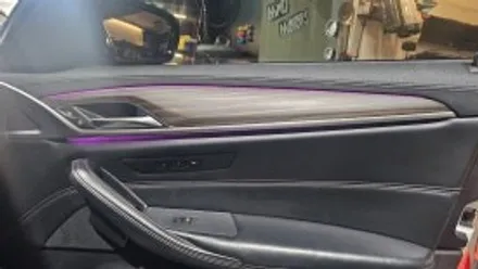 춘천엠비언트bmw5시리즈(520d)G30 도어몰딩엠비언트,컵홀더엠비언트, 회오리스피커엠비언트,미드스피커엠비언트,센터콘솔 엠비언트 순정연동1:1교체방식 / 강원, 춘천, 홍천, 가평