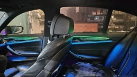 춘천엠비언트bmw5시리즈(520d)G30 도어몰딩엠비언트,컵홀더엠비언트, 회오리스피커엠비언트,미드스피커엠비언트,센터콘솔 엠비언트 순정연동1:1교체방식 / 강원, 춘천, 홍천, 가평