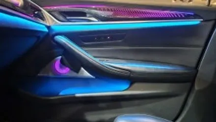춘천엠비언트bmw5시리즈(520d)G30 도어몰딩엠비언트,컵홀더엠비언트, 회오리스피커엠비언트,미드스피커엠비언트,센터콘솔 엠비언트 순정연동1:1교체방식 / 강원, 춘천, 홍천, 가평