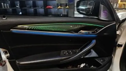 춘천엠비언트bmw5시리즈(520d)G30 도어몰딩엠비언트,컵홀더엠비언트, 회오리스피커엠비언트,미드스피커엠비언트,센터콘솔 엠비언트 순정연동1:1교체방식 / 강원, 춘천, 홍천, 가평