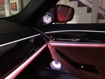 춘천엠비언트bmw5시리즈(520d)G30 도어몰딩엠비언트,컵홀더엠비언트, 회오리스피커엠비언트,미드스피커엠비언트,센터콘솔 엠비언트 순정연동1:1교체방식 / 강원, 춘천, 홍천, 가평