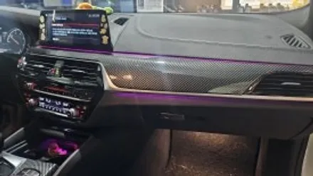 춘천엠비언트bmw5시리즈(520d)G30 도어몰딩엠비언트,컵홀더엠비언트, 회오리스피커엠비언트,미드스피커엠비언트,센터콘솔 엠비언트 순정연동1:1교체방식 / 강원, 춘천, 홍천, 가평