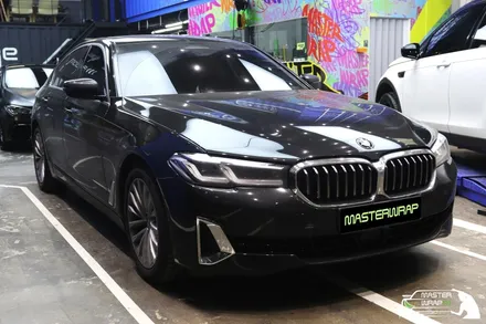 【수원랩핑】 BMW 5시리즈 짙은 블랙의 톤다운 크롬딜리트 시공 / 수원 인계동