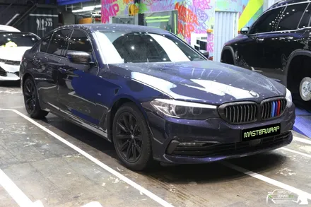 BMW 5시리즈 540i 유광카본 자동차루프스킨 시공으로 더 강렬하게! / 수원 인계동