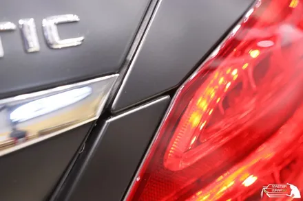 수원랩핑 벤츠 c클래스 c200d 리어휀다 사틴블랙 래핑 / 수원 인계동