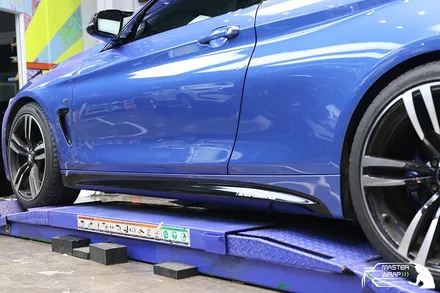 BMW 4시리즈 M퍼포먼스 사이드 자동차 데칼과 랩핑시공으로 더욱 스포티지하게! / 수원 인계동