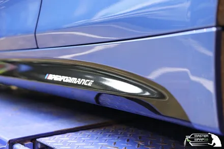 BMW 4시리즈 M퍼포먼스 사이드 자동차 데칼과 랩핑시공으로 더욱 스포티지하게! / 수원 인계동