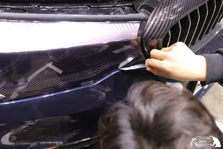 BMW 5시리즈 540i 유광카본 자동차루프스킨 시공으로 더 강렬하게! / 수원 인계동