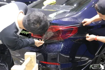 BMW 5시리즈 540i 유광카본 자동차루프스킨 시공으로 더 강렬하게! / 수원 인계동