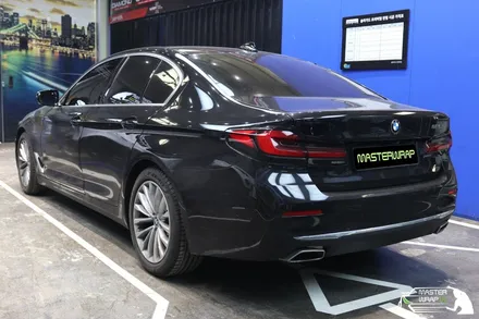 【수원랩핑】 BMW 5시리즈 짙은 블랙의 톤다운 크롬딜리트 시공 / 수원 인계동