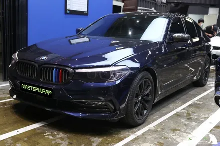 BMW 5시리즈 540i 유광카본 자동차루프스킨 시공으로 더 강렬하게! / 수원 인계동