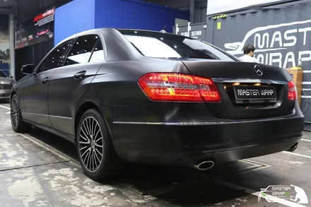 자동차 랩핑 벤츠 E300 사틴블랙 전체시공 / 수원 인계동