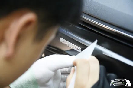 수원랩핑 아우디A4 사틴블랙 실내랩핑으로 고급스럽게 / 수원 인계동