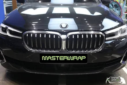 【수원랩핑】 BMW 5시리즈 짙은 블랙의 톤다운 크롬딜리트 시공 / 수원 인계동
