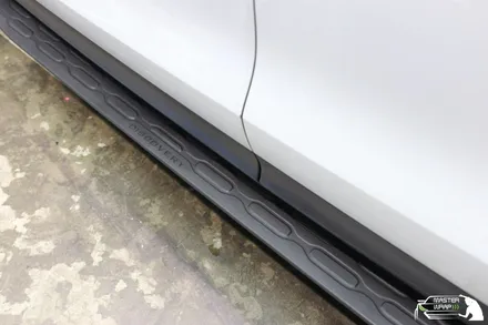 랜드로버 디스커버리5 블랙팩과 사이드스텝 장착 시공 / 수원 인계동