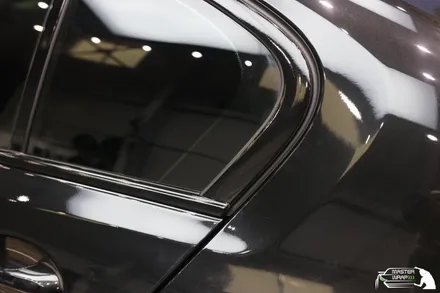 【수원랩핑】 BMW 5시리즈 짙은 블랙의 톤다운 크롬딜리트 시공 / 수원 인계동