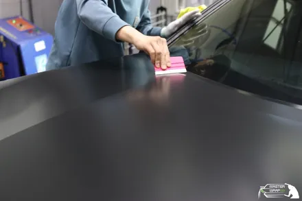 포르쉐 파나메라4 자동차 전체랩핑과 블랙유광 휠복원 시공으로 더 완벽하게! / 수원 인계동