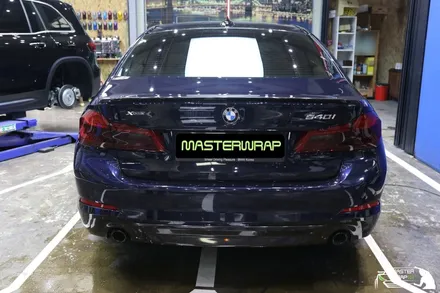 BMW 5시리즈 540i 유광카본 자동차루프스킨 시공으로 더 강렬하게! / 수원 인계동