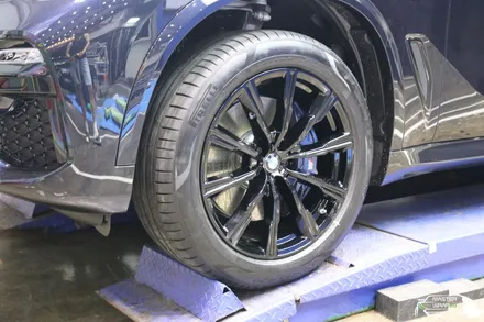 묵직한 무게감을 더해주는 BMW X5 크롬죽이기 / 수원 인계동