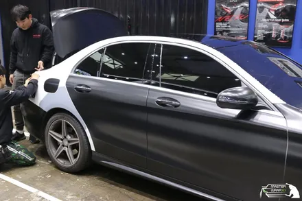 수원랩핑 벤츠 c클래스 c200d 리어휀다 사틴블랙 래핑 / 수원 인계동