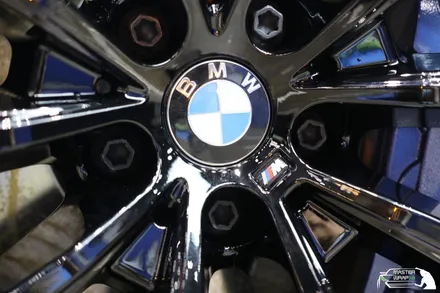 묵직한 무게감을 더해주는 BMW X5 크롬죽이기 / 수원 인계동