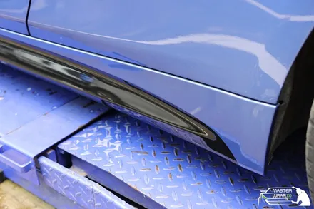 BMW 4시리즈 M퍼포먼스 사이드 자동차 데칼과 랩핑시공으로 더욱 스포티지하게! / 수원 인계동