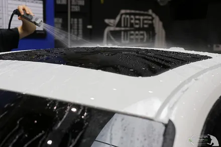 수원 BMW i4 루프스킨 시공, 랩핑으로 파노라마 효과 완성 / 수원 인계동