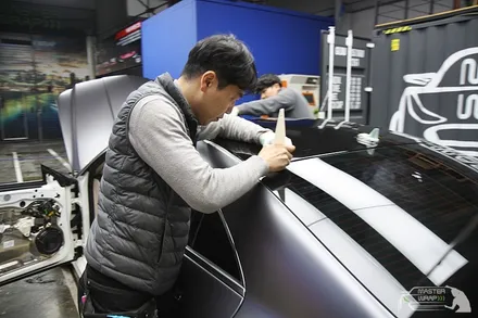 수원랩핑 벤츠cls 63 amg 사틴다크그레이 전체랩핑 시공 <극한직업 마스터랩> / 수원 인계동