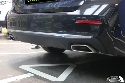 【수원랩핑】 BMW 5시리즈 짙은 블랙의 톤다운 크롬딜리트 시공 / 수원 인계동