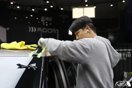 디스커버리 블랙팩 유광필름으로 반짝 반짝 빛나게! / 수원 인계동