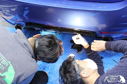 BMW 4시리즈 M퍼포먼스 사이드 자동차 데칼과 랩핑시공으로 더욱 스포티지하게! / 수원 인계동