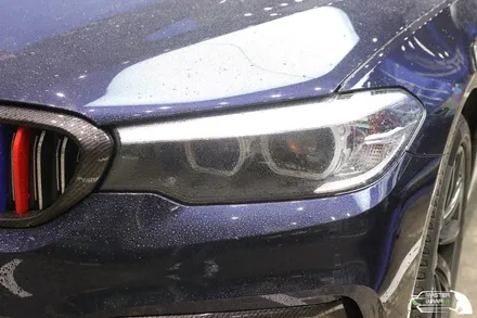 BMW 5시리즈 540i 유광카본 자동차루프스킨 시공으로 더 강렬하게! / 수원 인계동