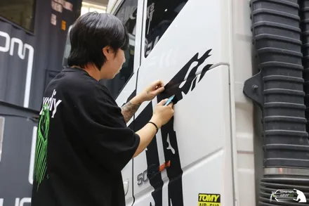 자동차 데칼로 포인트를 준 멋스러운 대형 볼보 추레라 / 수원 인계동