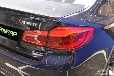 BMW 5시리즈 540i 유광카본 자동차루프스킨 시공으로 더 강렬하게! / 수원 인계동