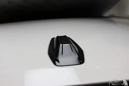 수원 BMW i4 루프스킨 시공, 랩핑으로 파노라마 효과 완성 / 수원 인계동