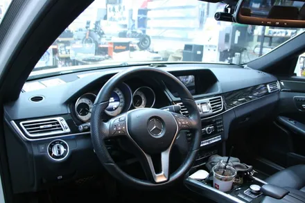 남자의 로망 벤츠W218 CLS 63AMG 해신LED로 엠비언트 시공으로 실내 분위기 업그레이드!