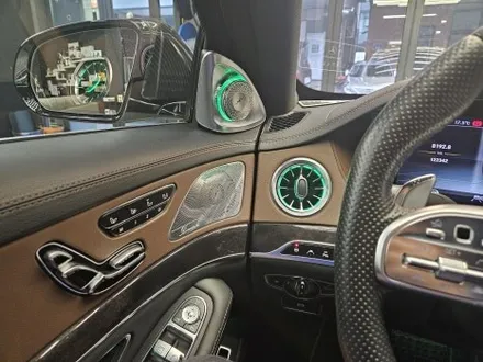 벤츠 S63 AMG 트위터 , 송풍구 엠비언트 장착에 순정연동 오토갤러리 ( 하남 - 미사 , 제주 - 제주시 , 송파 - 문정 , 송파 - 라운지 )