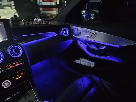 벤츠 C63 AMG 비노출엠비언트 송풍구 엠비언트로 실내를 더욱 무드있게 변신시켰어요_전기/전장 전문 오토갤러리