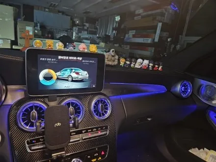 벤츠 C63 AMG 비노출엠비언트 송풍구 엠비언트로 실내를 더욱 무드있게 변신시켰어요_전기/전장 전문 오토갤러리