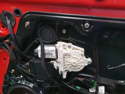 폭스바겐 뉴비틀 드라이빙의 즐거움을 선택하신 이유가 여기 있습니다. 뉴비틀전용 안드로이드 올인원 전동접이식 사이드 미러 개조작업과 동시에 진행된 부분부분 업그레이드!!!