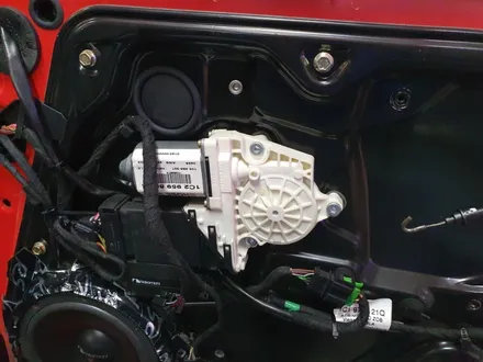 폭스바겐 뉴비틀 드라이빙의 즐거움을 선택하신 이유가 여기 있습니다. 뉴비틀전용 안드로이드 올인원 전동접이식 사이드 미러 개조작업과 동시에 진행된 부분부분 업그레이드!!!