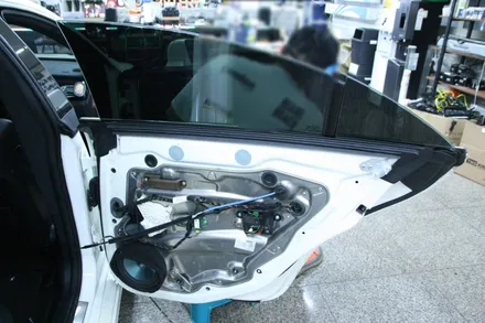 남자의 로망 벤츠W218 CLS 63AMG 해신LED로 엠비언트 시공으로 실내 분위기 업그레이드!