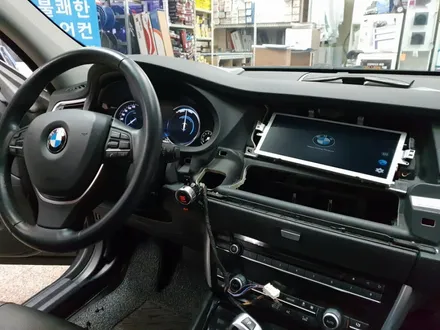 BMW 5GT 순수 국산제품 안드로이드 셋탑형 네비게이션 모토로이드 장착 - 오토갤러리 송파 제주 마천 위례