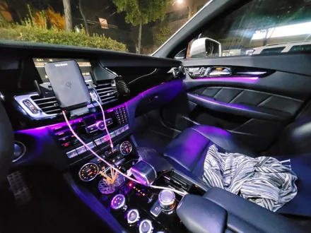 남자의 로망 벤츠W218 CLS 63AMG 해신LED로 엠비언트 시공으로 실내 분위기 업그레이드!